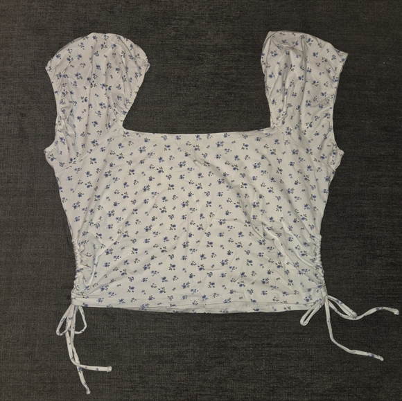 Side-Cinch Ruched Tee - Picture 3 of 4